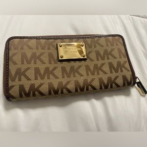 MICHAEL KORS
Printed Continental Wallet